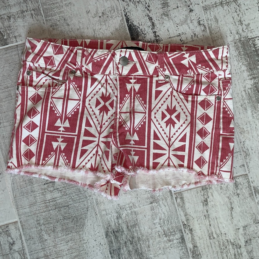 PInk/White shorts
